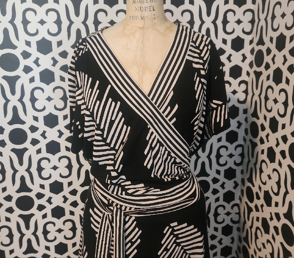 Alfani Black and White Geometric Wrap Dress - Picture 9 of 10